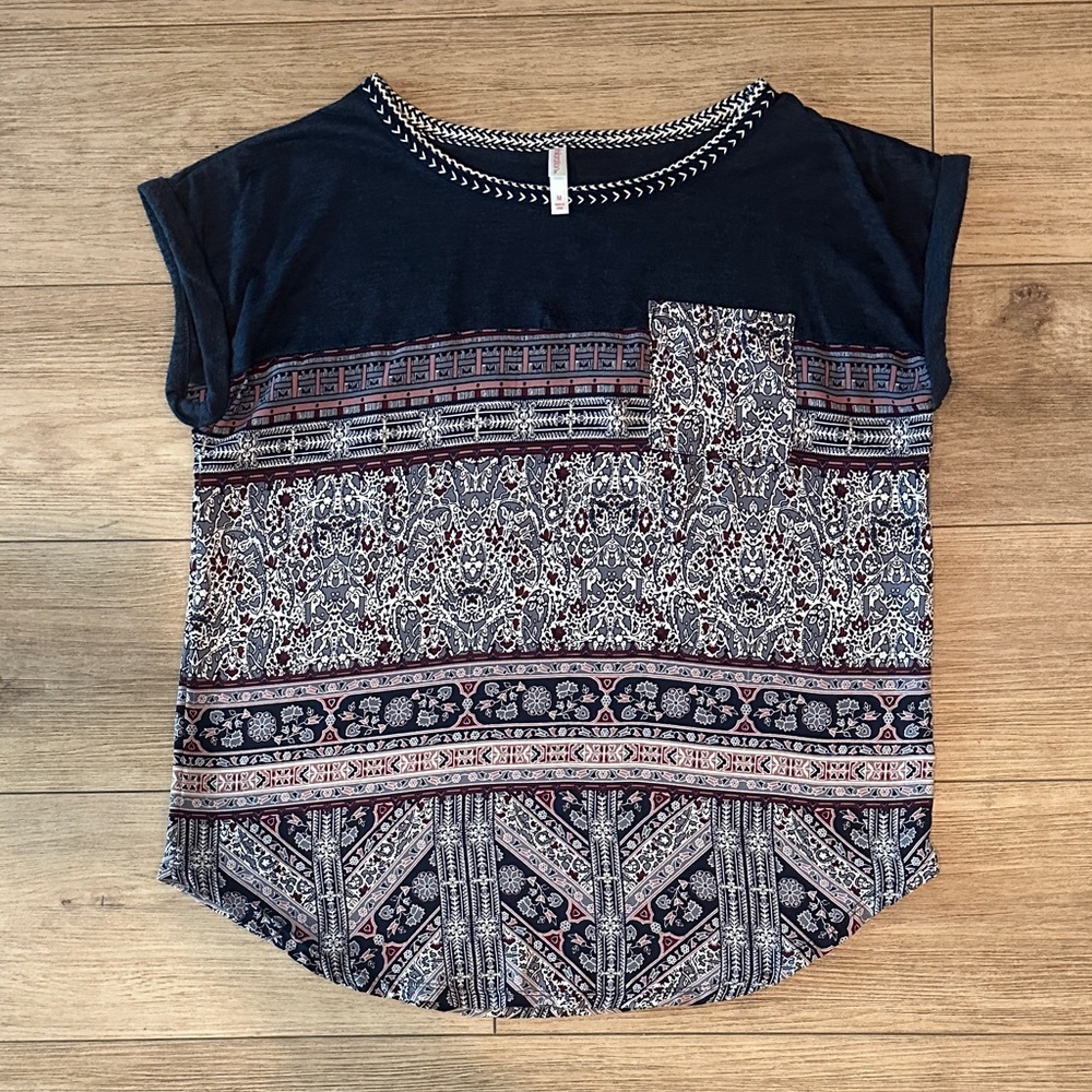 Xhilaration Navy Patterned Short Sleeve Pocket Tee